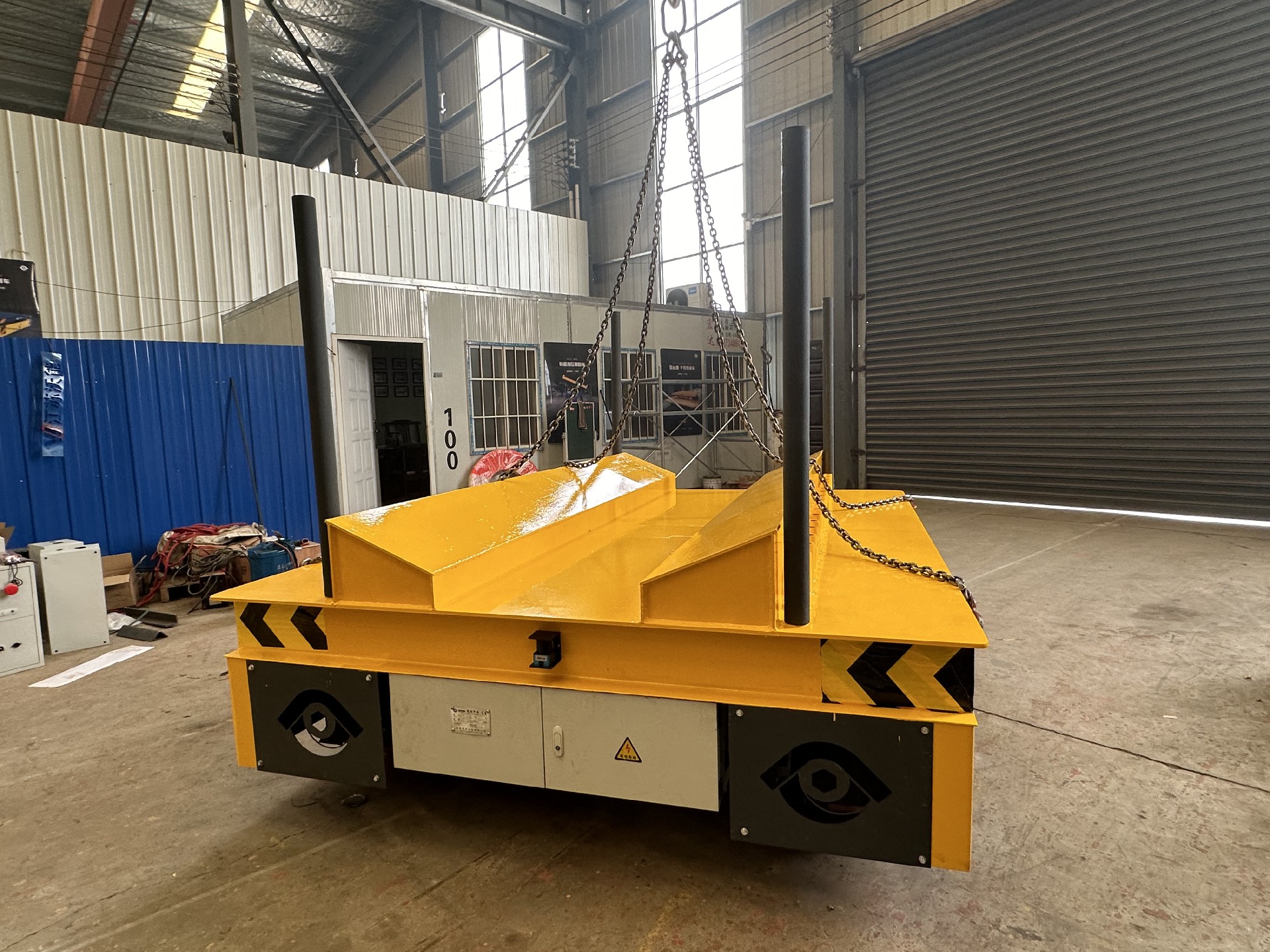 The operation of this Electric Coil Transfer Cart is also very simple, requiring no special design. It is very convenient for movement from the warehouse to the production line, between storage and production lines, or between workstations, requiring only a single remote control.