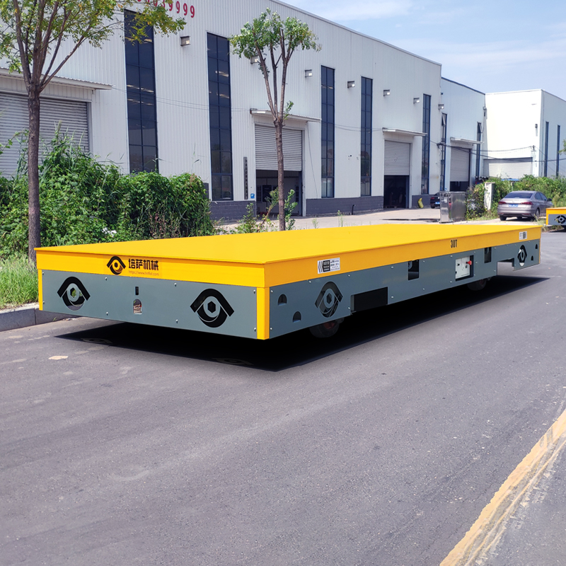 Тем не менее, тележки с дистанционным управлением также имеют ограничения. Операторы должны одновременно контролировать транспортное средство, маршрут и окружающую среду, что может привести к усталости и отвлечению в течение длительных операций. В мастерских со сложной электромагнитной средой существует риск помех или задержек сигнала. Для перемещения на большие расстояния операторы должны ходить вместе с транспортным средством, что потенциально снижает эффективность и увеличивает физическую нагрузку. Кроме того, поскольку операторы не находятся на борту, в зонах со смешанным движением персонала требуются более строгие правила управления и безопасности.