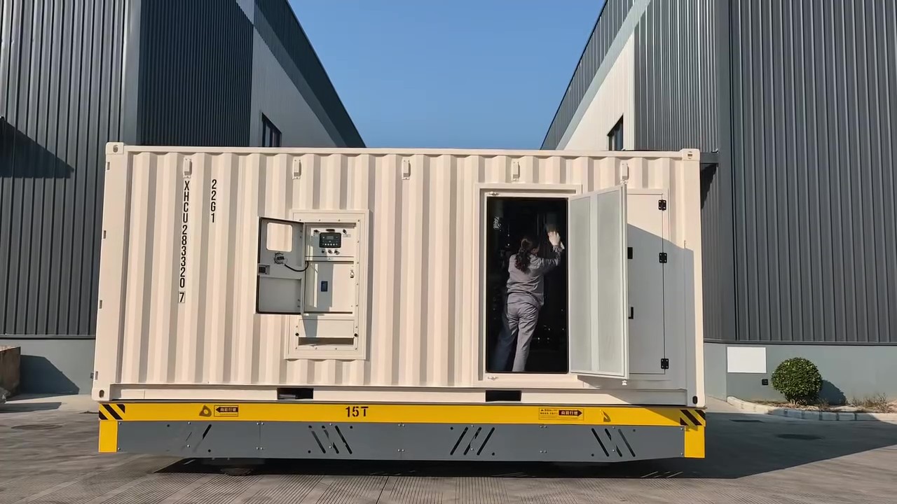 After fully understanding the customer’s needs, we customized a 15-ton Trackless Transfer Cart designed precisely according to the dimensions of their energy storage containers. This ensured stable placement during transportation, effectively preventing shaking or shifting and maximizing transfer efficiency.