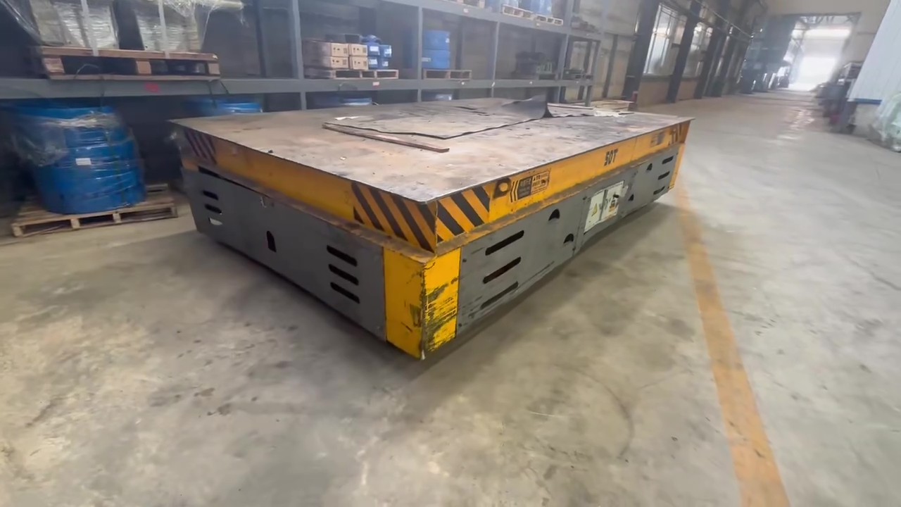El carro de transferencia eléctrico es una solución de transporte flexible y eficiente para transportar moldes, especialmente para líneas de producción industrial y fábricas de automóviles para transportar moldes y materiales.