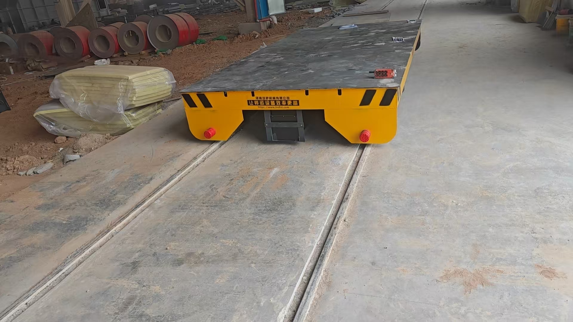 After the rail transfer trolley was delivered and installed, the commissioning work was completed quickly and the equipment was put into use immediately. It effectively solved the customer’s key problem of heavy steel material transfer in the new factory.