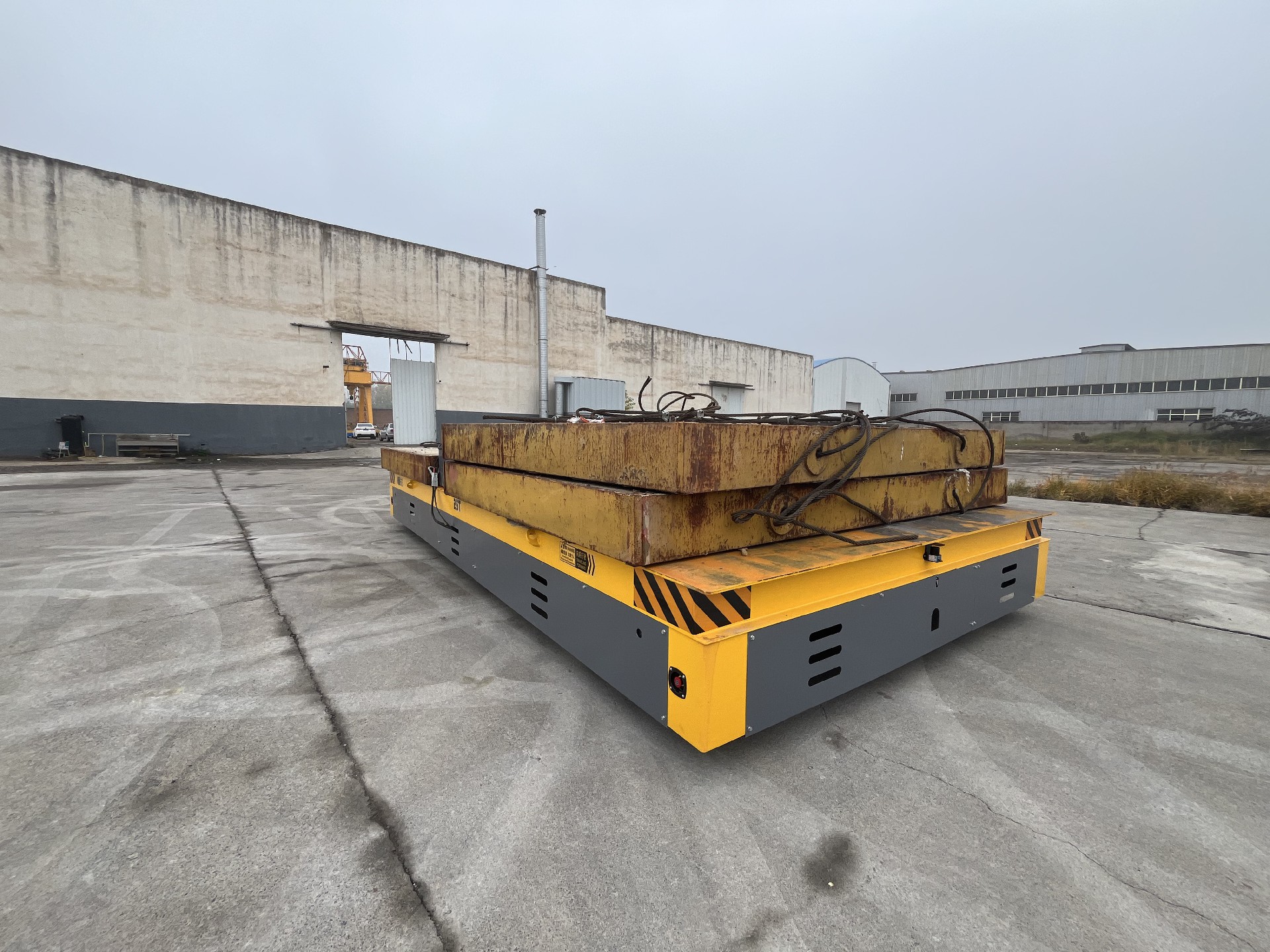Omnidirectional Transfer Cart for handling molds